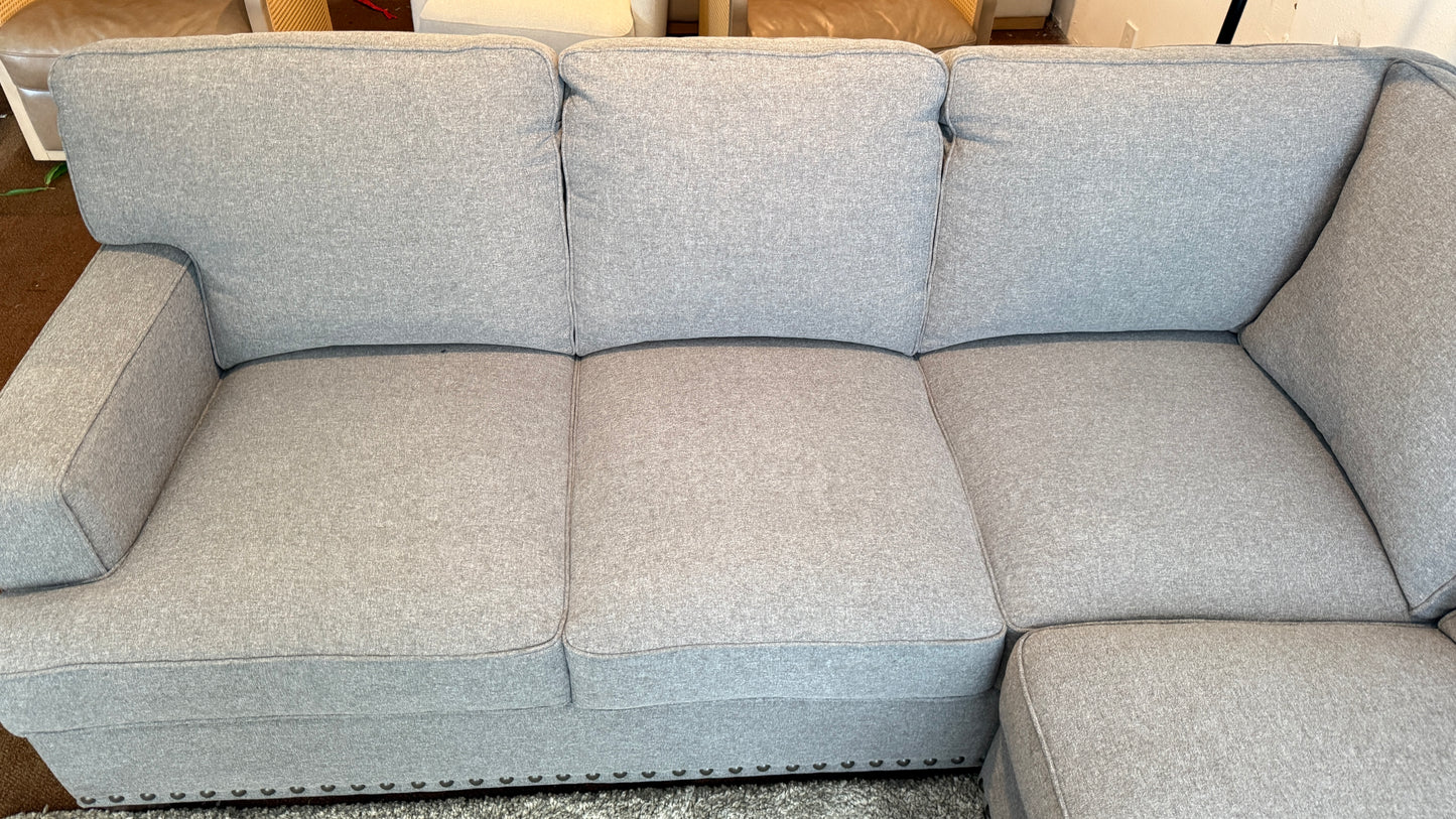 Liquidation Thomasville Emilee Sectional Couch With Storage Ottoman