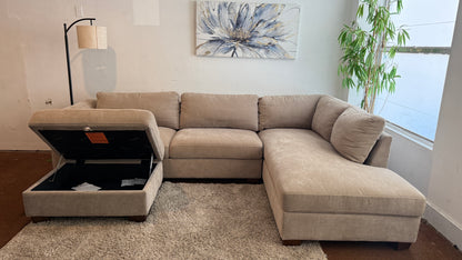 Liquidation Thomasville Walsen Sectional With Ottoman
