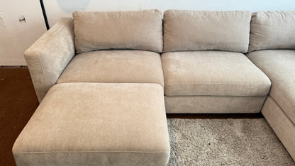 Liquidation Thomasville Walsen Sectional With Ottoman