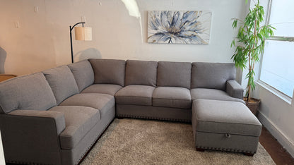 Liquidation Thomasville Emilee Sectional Couch With Storage Ottoman