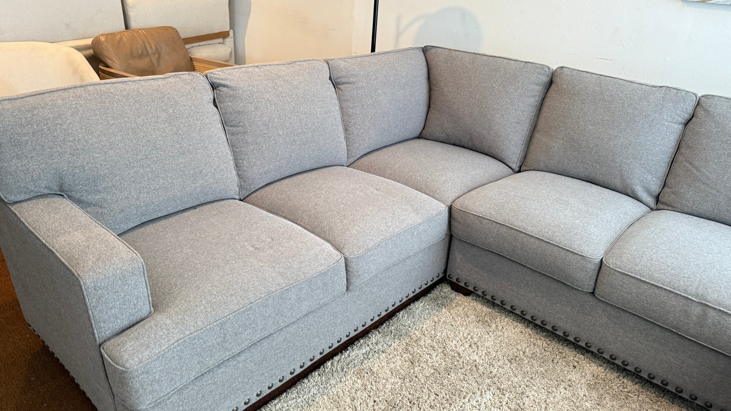 Liquidation Thomasville Emilee Sectional Couch With Storage Ottoman