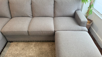 Liquidation Thomasville Emilee Sectional Couch With Storage Ottoman