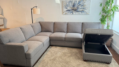 Liquidation Thomasville Emilee Sectional Couch With Storage Ottoman