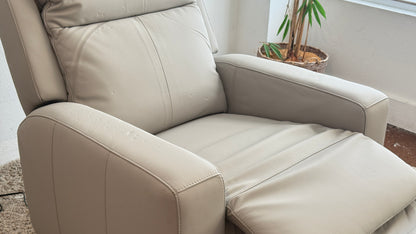 Liquidation Wren Zero Gravity Power Recliner With Powered Headrest